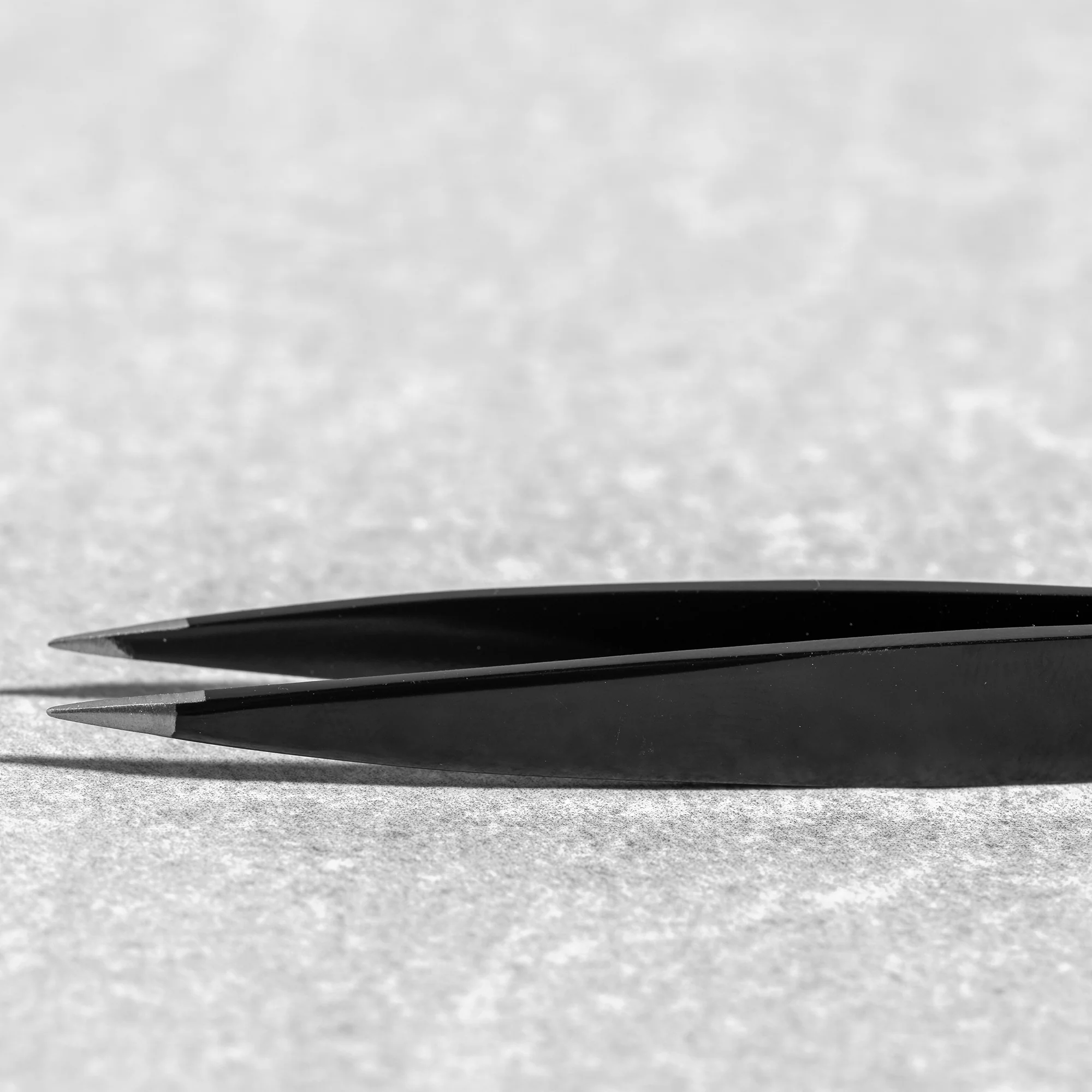 Caronlab Pointed Tip Tweezer - Matte Black - Image 2