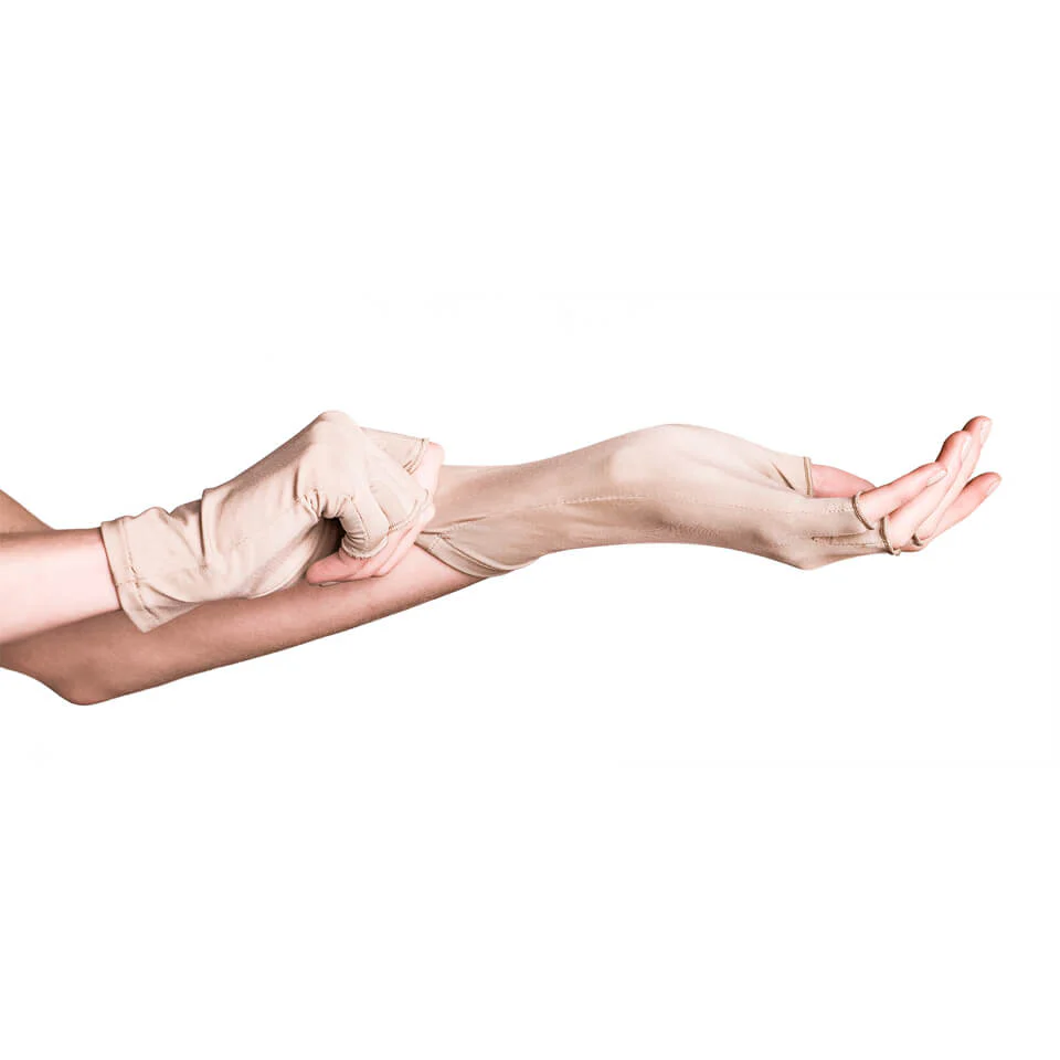 Iluminage Skin Rejuvenating Gloves - XS/S - Image 3