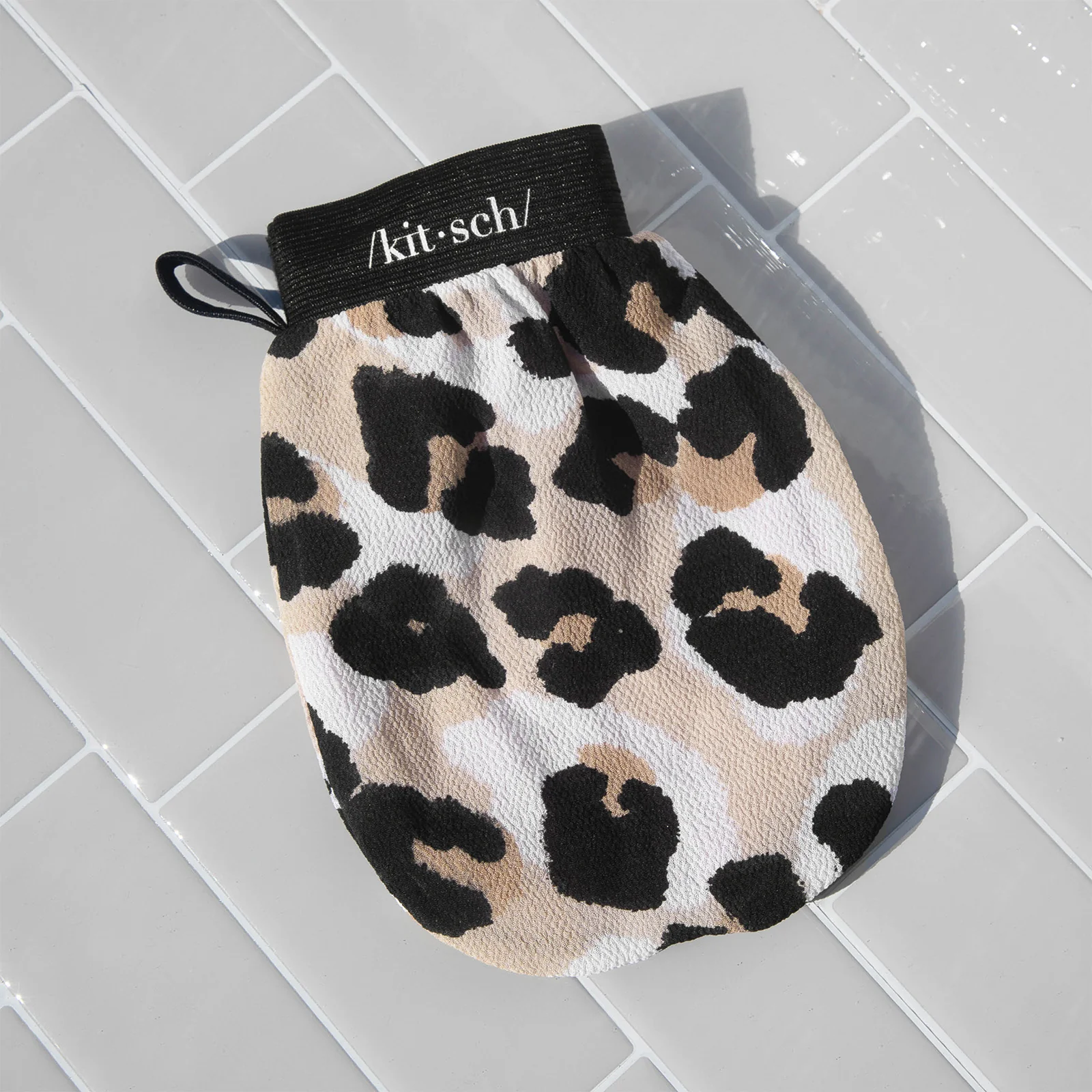 Kitsch Eco-Friendly Exfoliating Glove - Leopard - Image 3