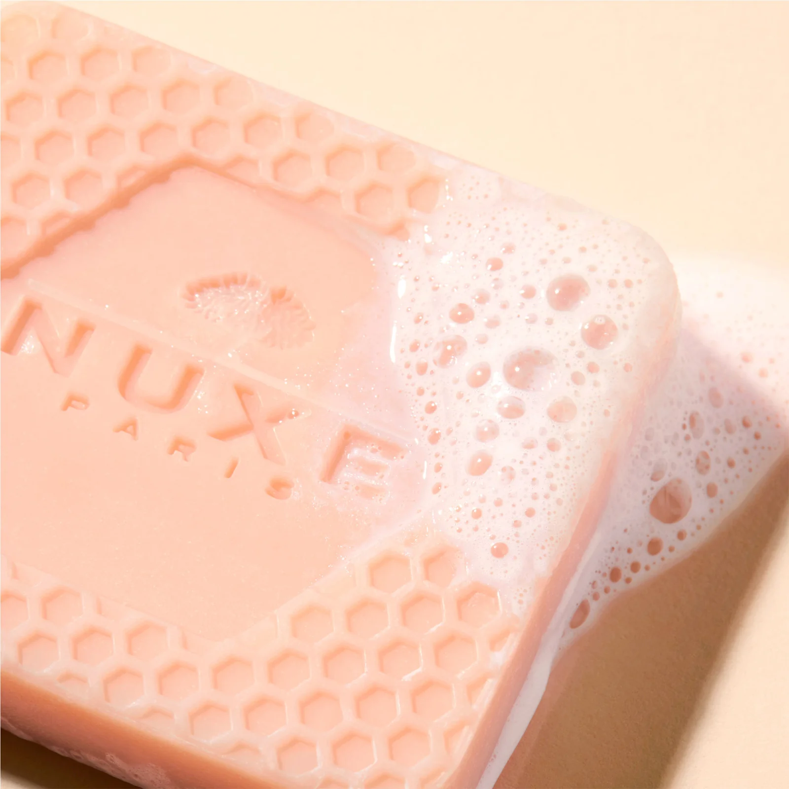 NUXE Reve de Miel Gentle Shampoo Bar 65g - Image 2