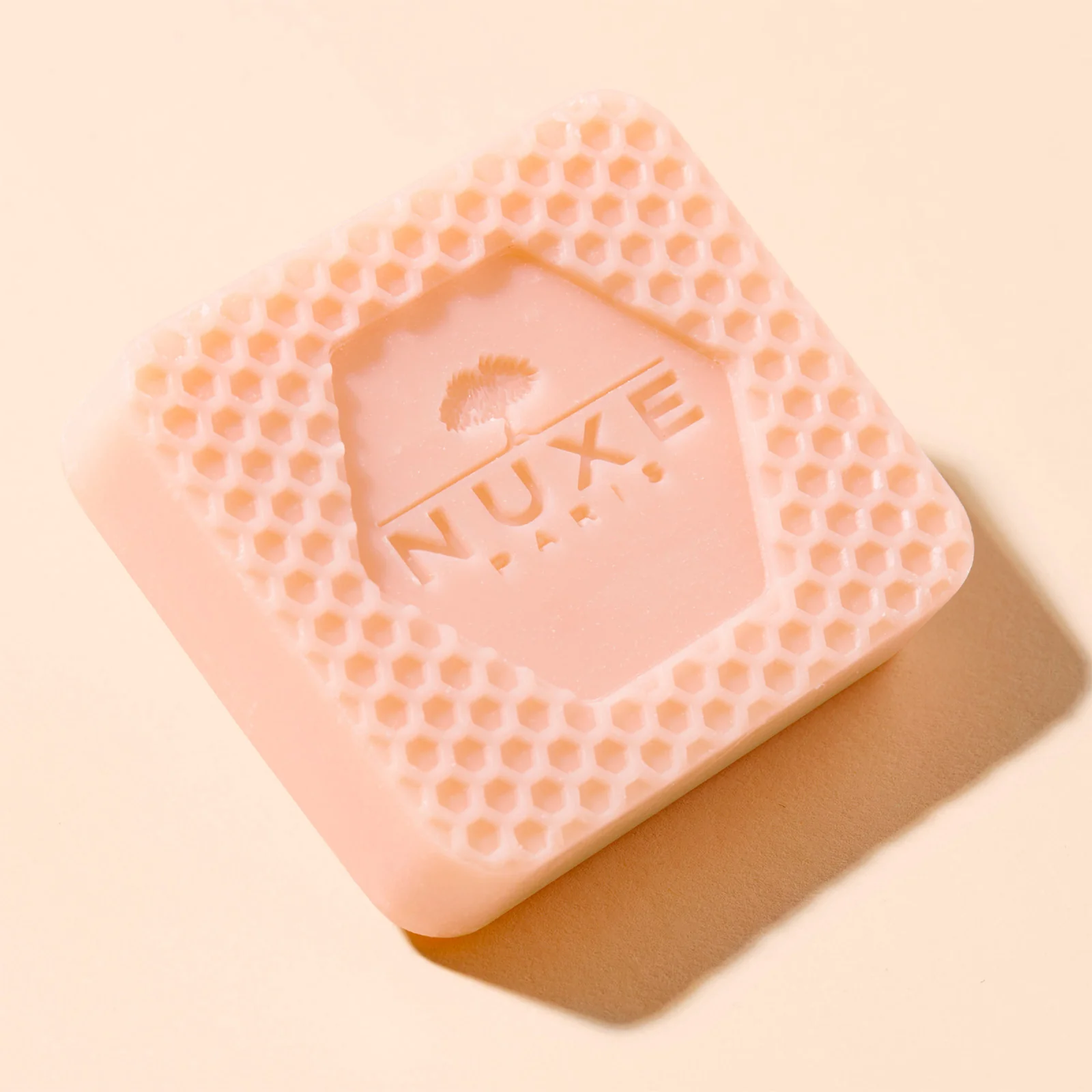 NUXE Reve de Miel Gentle Shampoo Bar 65g - Image 3
